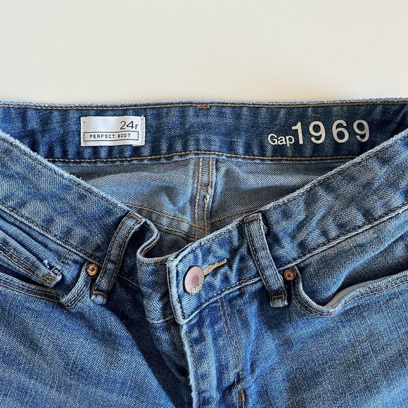 Medium Washed Denim Blue “perfect boot” Gap Jeans - Picture 3 of 7